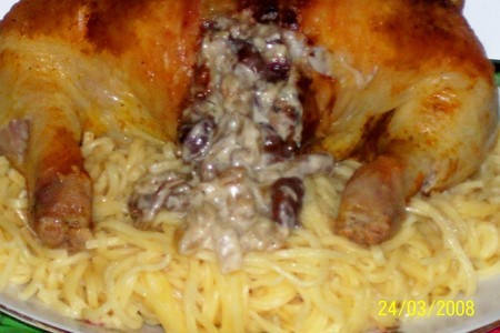 Фото к рецепту: Курица с грибами и яичной лапшой
