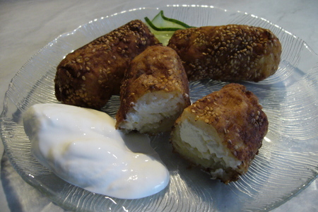 Фото к рецепту: Картофельные крокеты с сыром или еще одни неправильные драники