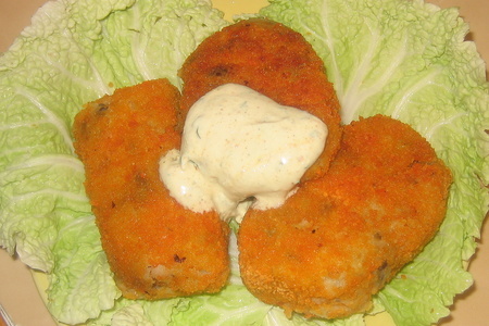 Фото к рецепту: Картофельные котлеты с солеными грибами