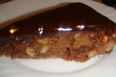 Шоколадный кекс с грецкими орехами.