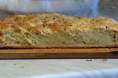 Итальянский маслянный хлеб с базиликом