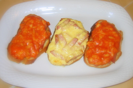 Фото к рецепту: Томатно-сливочные гренки к завтраку