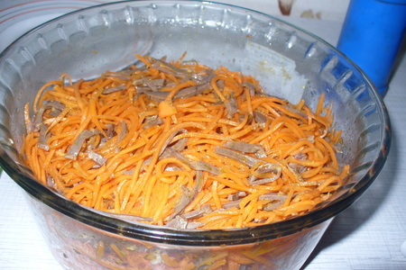 Фото к рецепту: Корейская морковка с сердцем