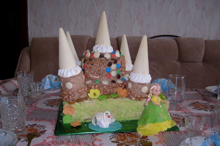 Фото к рецепту: Торт"замок для маленькой красавицы"