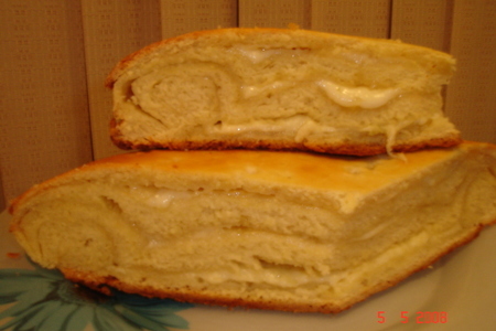 Фото к рецепту: Слоённый сырный хлеб