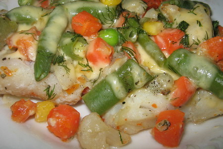Фото к рецепту: Рыба запеченная с овощной мексиканской смесью