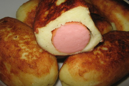 Фото к рецепту: Сосиски в картофельной шубке.
