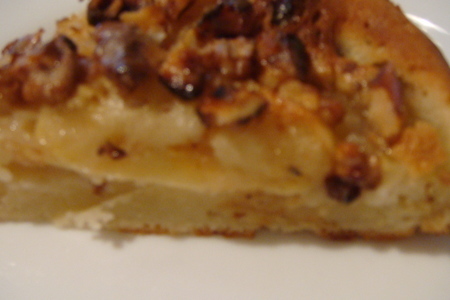 Фото к рецепту: Яблочный пирог с грецкими орехами