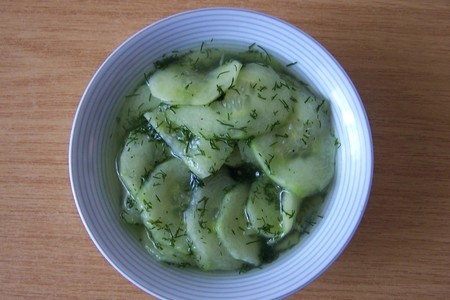 Фото к рецепту: Огуречный салат с укропом