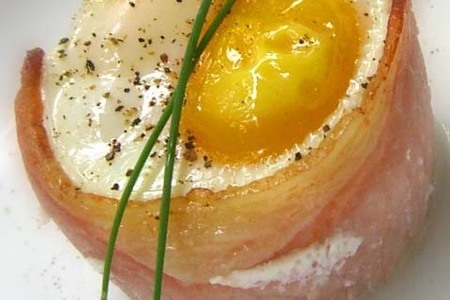 Фото к рецепту: Яичница с салатом