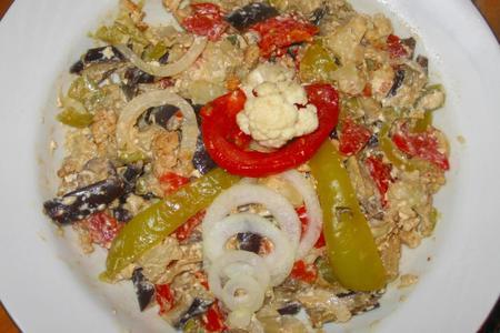 Фото к рецепту: "лето" - салат из печёных овощей по-болгарски