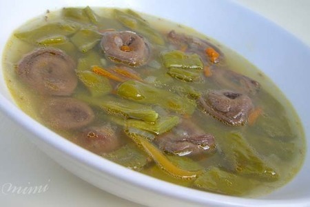 Фото к рецепту: Суп с индюшачьими сердечками и зеленой фасолью