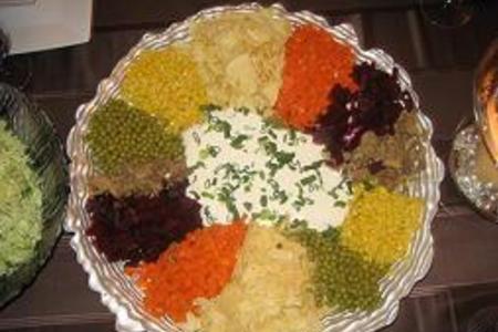 Фото к рецепту: Салат разноцветный