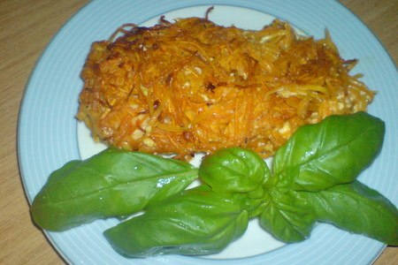 Фото к рецепту: Мясо индейки под корейской морковкой