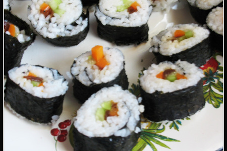 Фото к рецепту: Вегетарианские суши-маки