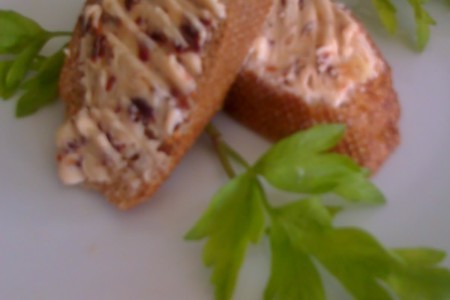 Фото к рецепту: Масло сливочное с вяляными помидорами