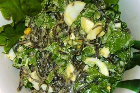 Фото к рецепту: Морская капуста с салатом