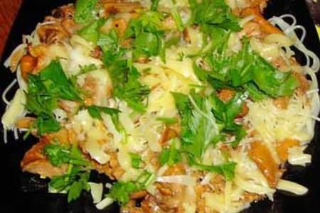 Фото к рецепту: Лисички с макаронами и сыром