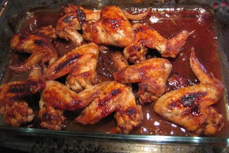 Фото к рецепту: Куриные крылышки в сливовом соусе