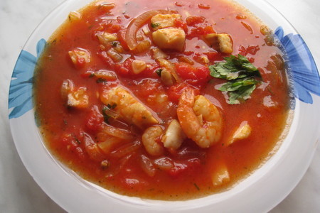 Фото к рецепту: Томатный суп с морепродуктами