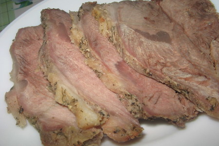 Фото к рецепту: Запеченная свинина по домашнему.