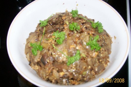 Фото к рецепту: Салат из печеных баклажан