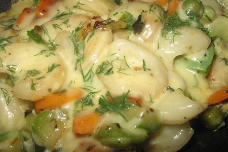 Фото к рецепту: Запеканка из овощей с рожками.