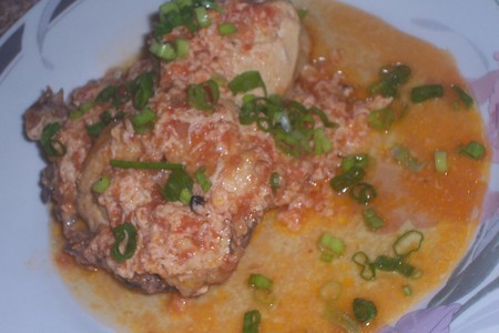 Фото к рецепту: Чихиртма из курицы,с помидорами и яйцами
