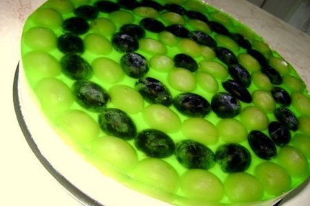 Фото к рецепту: Творожно-йогуртно-виноградно-желейный десерт