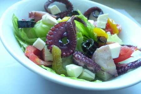 Фото к рецепту: Салат с осьминога