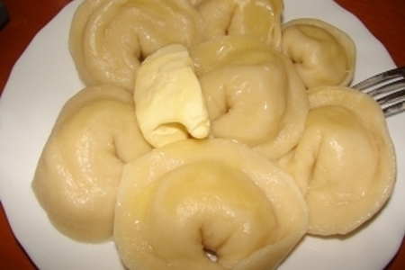 Фото к рецепту: Пельмени с начинкой из сыра и яйца