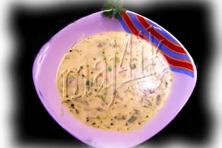 Фото к рецепту: Суп из зелёного лука с сыром