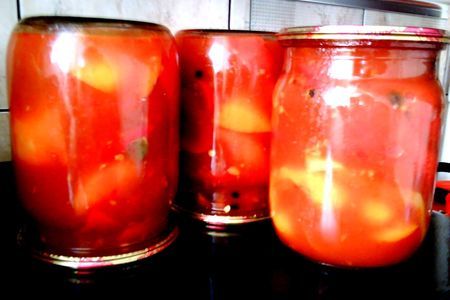 Фото к рецепту: Перец в масляно-томатной заливке