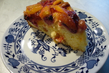 Фото к рецепту: Пирог с подгулявшими фруктами