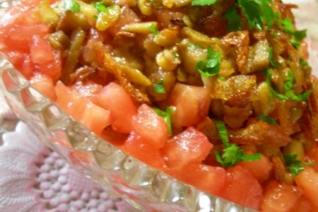 Фото к рецепту: Салат с жареными баклажанами и кабачками