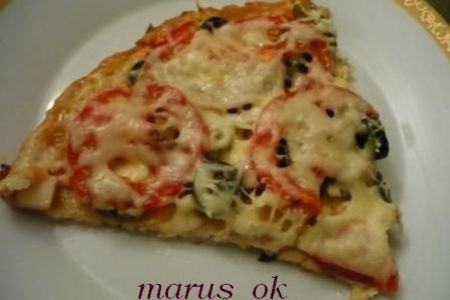 Фото к рецепту: Пицца с копченым кальмаром на дранике