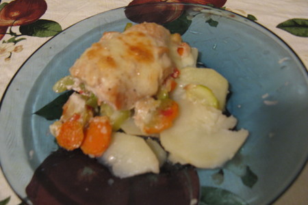 Фото к рецепту: Лосось в горчично-майонезном соусе запечёный с овощами