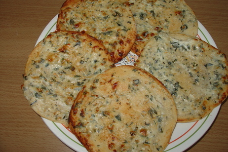 Фото к рецепту: Мини-фоккача с  сырами горгонцолой и pикотта