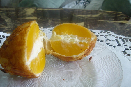 Фото к рецепту: Персики с сыром в ореховой скорлупе