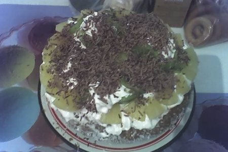 Фото к рецепту: Слоеный торт с фруктами