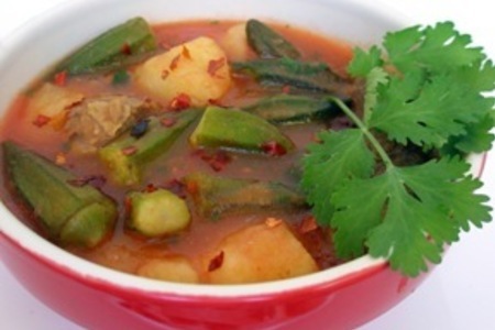 Фото к рецепту: Бамия(окра) с картошкой в томатном соусе с бараниной
