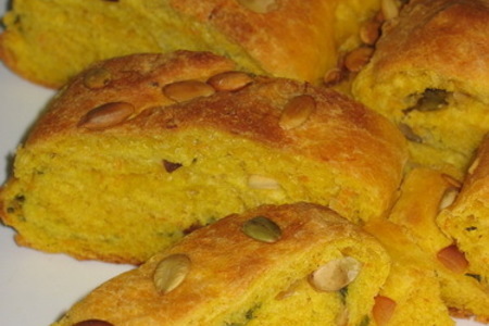 Фото к рецепту: Тыквеный хлеб с зеленым луком и семечками