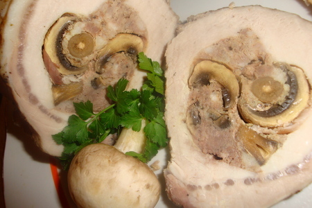Фото к рецепту: Запеченая фаршированная свинина