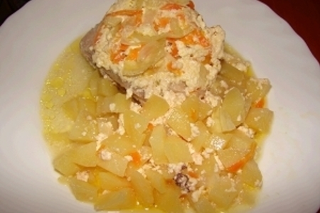 Фото к рецепту: Курочка с картошкой в горшочке