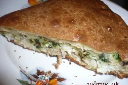 Фото к рецепту: Пирог заливной закусочный с пореем и жареной пикшей
