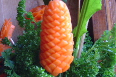 Фото к рецепту: Шишка из моркови