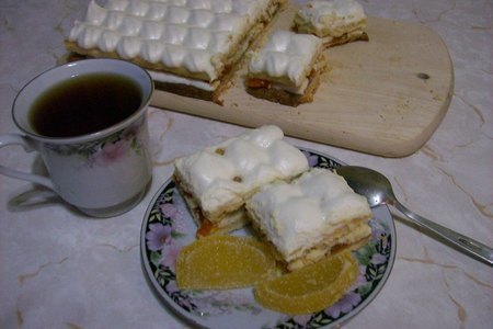 Фото к рецепту: Песочно-фруктовое пирожное с кремом "зефир"