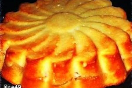 Фото к рецепту: Яблочный пирог из творожного теста  "язык проглотишь"