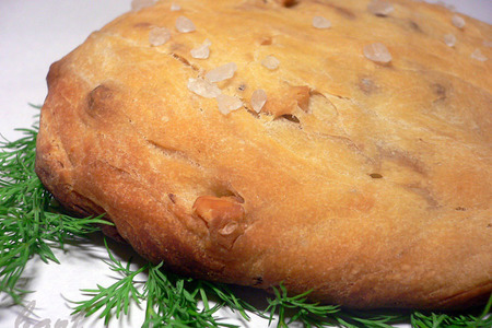 Фото к рецепту: Фокачча с грецкими орехами и чинзано россо