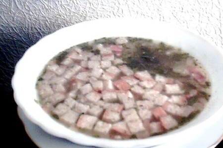 Суп с горохом, беконом и сухариками